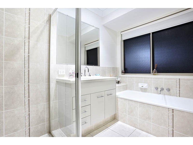 7 Gordon Place, Glass House Mountains QLD 4518