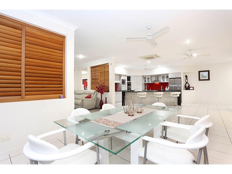 7 Gordon Place, Glass House Mountains QLD 4518