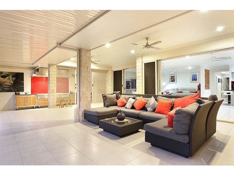 7 Gordon Place, Glass House Mountains QLD 4518