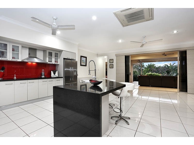 7 Gordon Place, Glass House Mountains QLD 4518