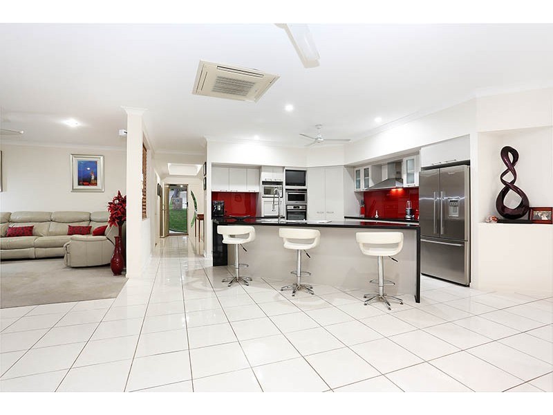 7 Gordon Place, Glass House Mountains QLD 4518