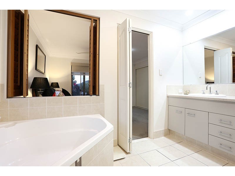 7 Gordon Place, Glass House Mountains QLD 4518
