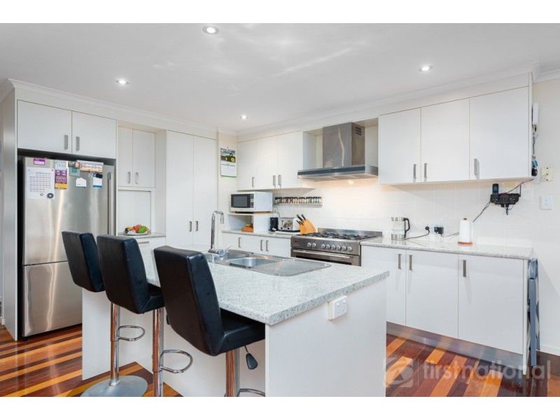 13 Gordon Place, Glass House Mountains QLD 4518