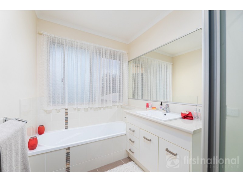 13 Gordon Place, Glass House Mountains QLD 4518