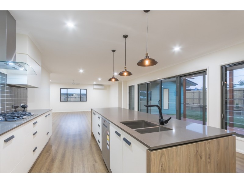 17 Lakefield Cresent, Beerwah QLD 4519