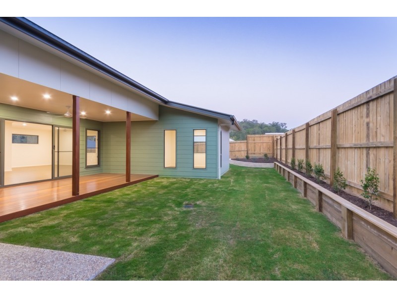 17 Lakefield Cresent, Beerwah QLD 4519