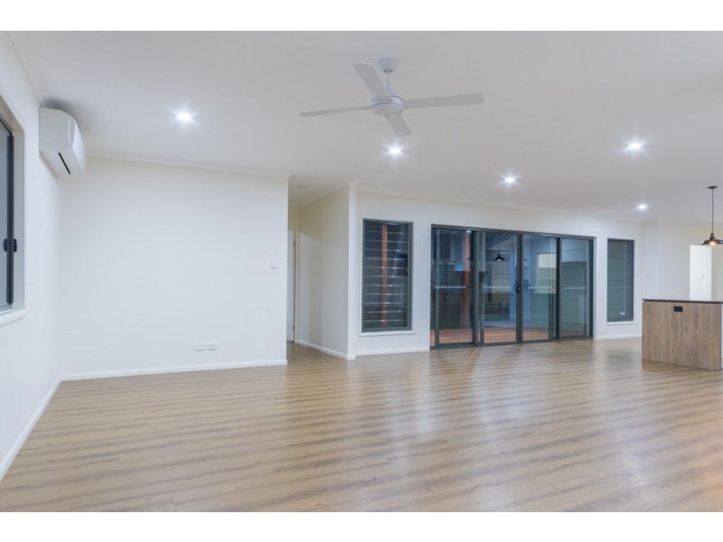 17 Lakefield Cresent, Beerwah QLD 4519