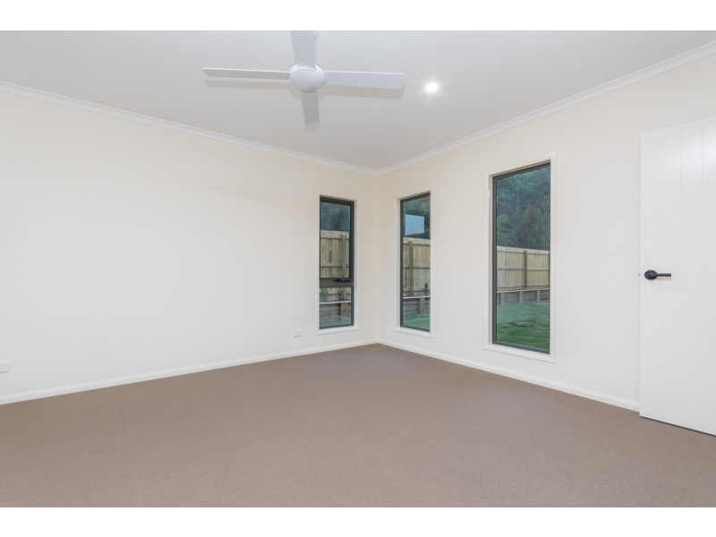 17 Lakefield Cresent, Beerwah QLD 4519