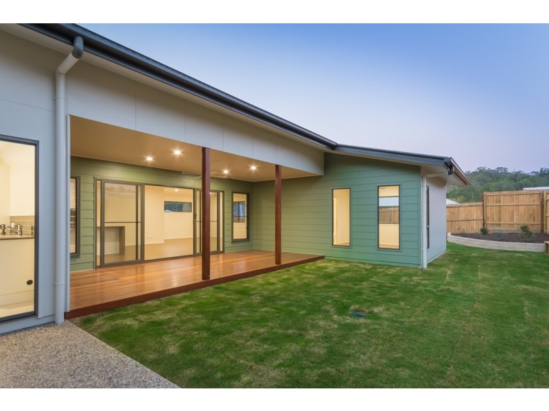 17 Lakefield Cresent, Beerwah QLD 4519