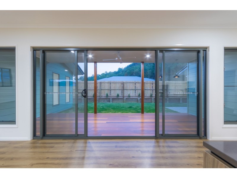 17 Lakefield Cresent, Beerwah QLD 4519