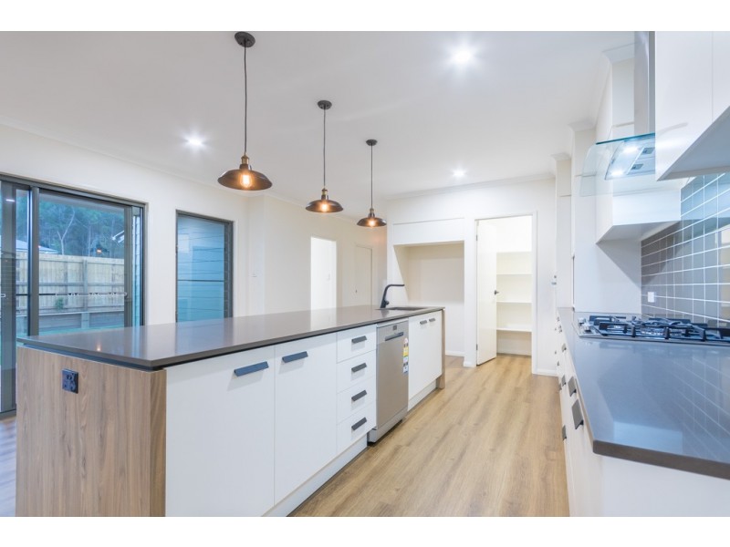 17 Lakefield Cresent, Beerwah QLD 4519