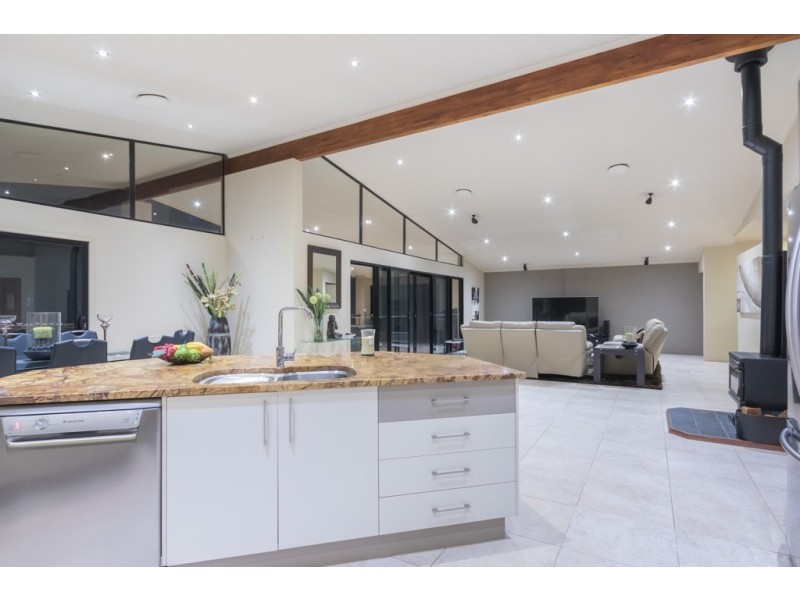 10 Raintree Close, Diamond Valley QLD 4553