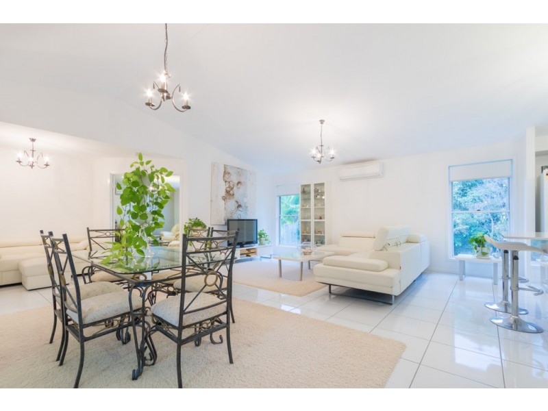 37 Carnarvon Drive, Beerwah QLD 4519