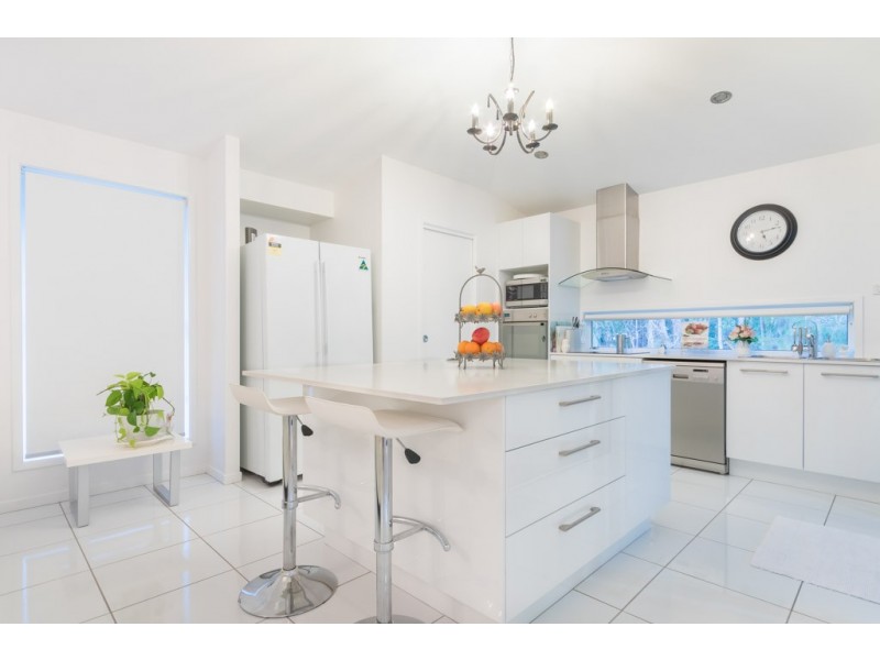 37 Carnarvon Drive, Beerwah QLD 4519