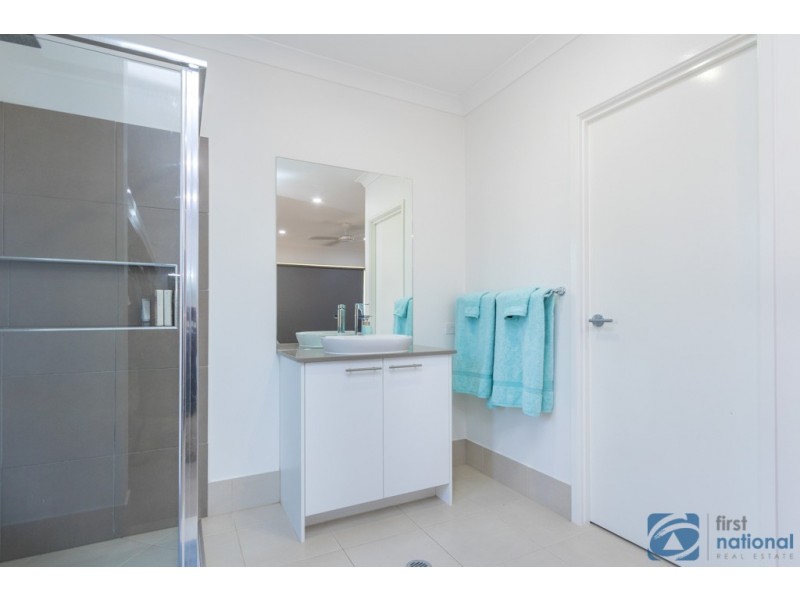 27 Pineview Drive, Beerwah QLD 4519