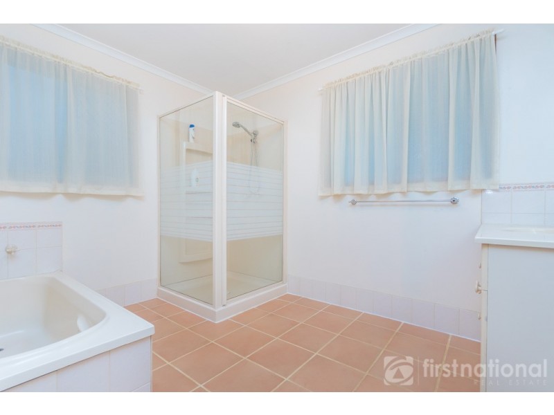 5 Knowles Place, Glass House Mountains QLD 4518