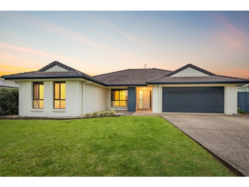 14 Flinders Ave, Beerwah QLD 4519