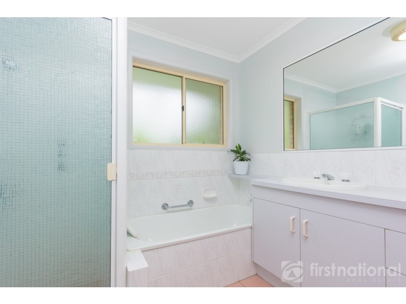 11 Knowles Place, Glass House Mountains QLD 4518