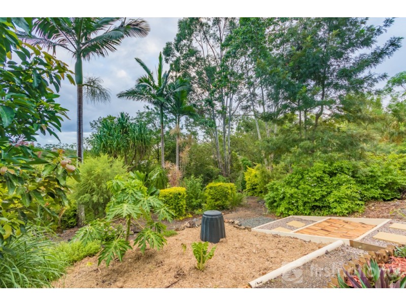 11 Knowles Place, Glass House Mountains QLD 4518