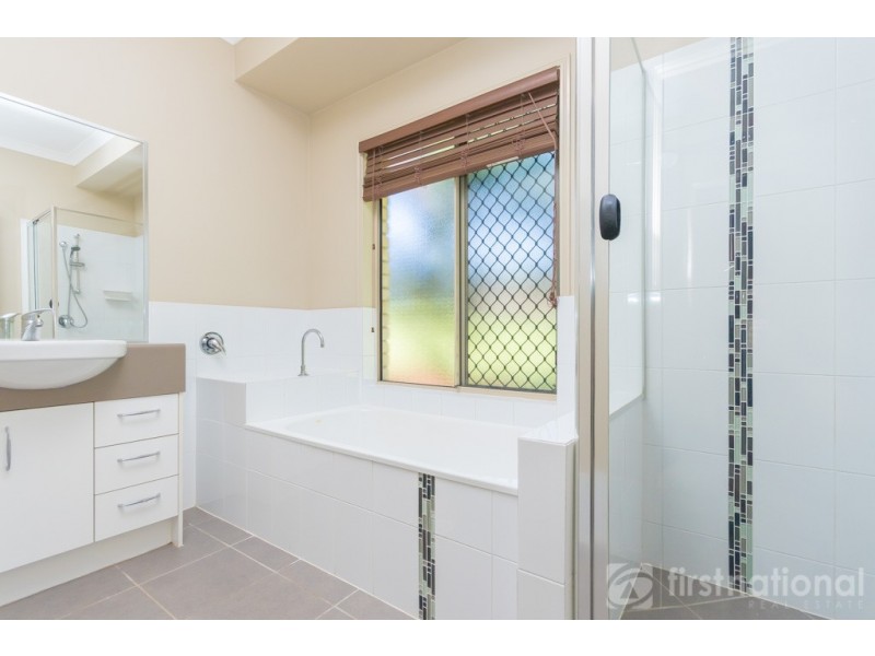 2 Gloria Close, Glass House Mountains QLD 4518