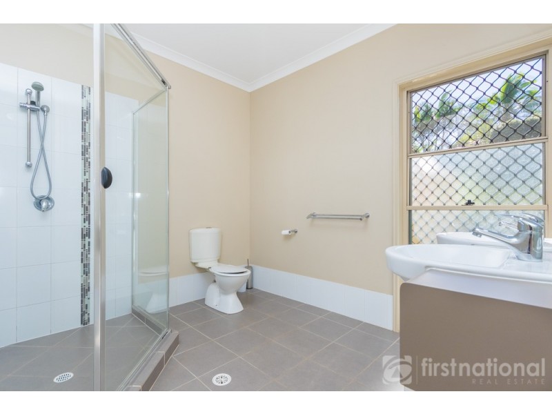 2 Gloria Close, Glass House Mountains QLD 4518