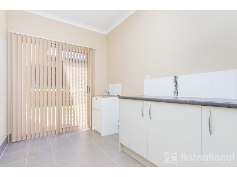 2 Gloria Close, Glass House Mountains QLD 4518
