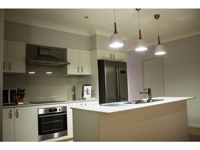 27 Clark Avenue, Glass House Mountains QLD 4518