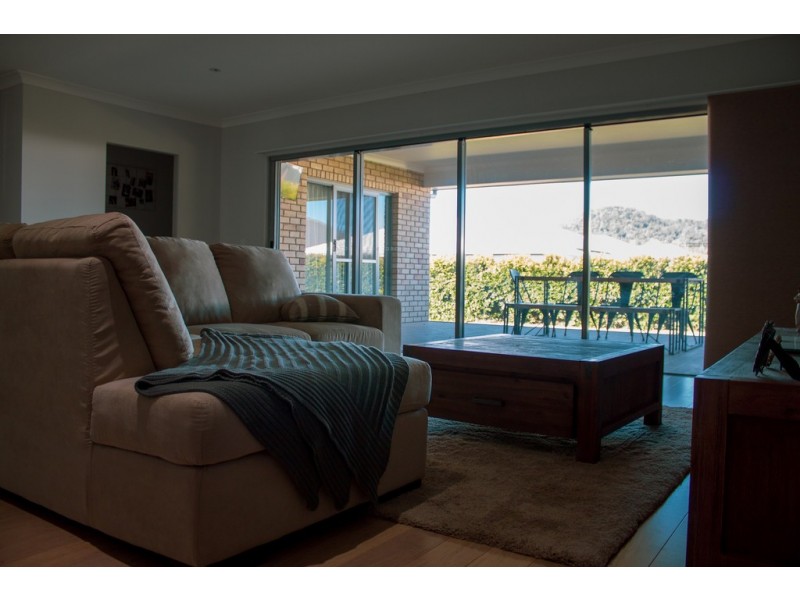 27 Clark Avenue, Glass House Mountains QLD 4518