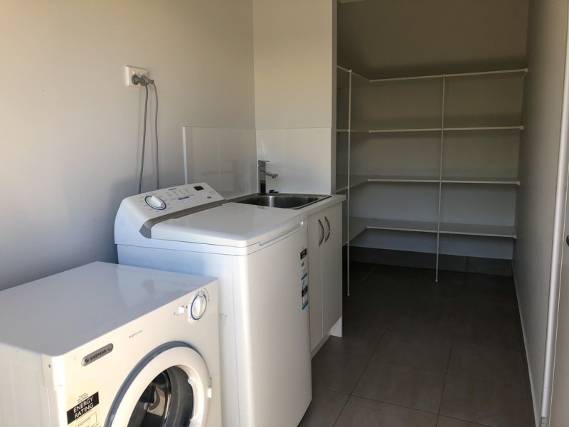 27 Clark Avenue, Glass House Mountains QLD 4518