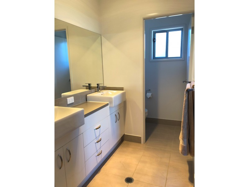 27 Clark Avenue, Glass House Mountains QLD 4518