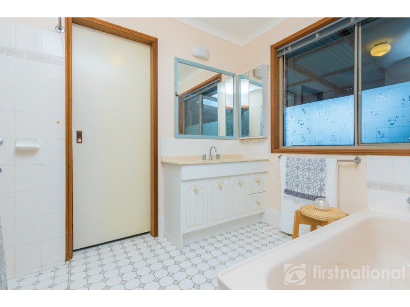 8 Kirsten Drive, Glass House Mountains QLD 4518