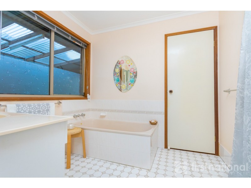 8 Kirsten Drive, Glass House Mountains QLD 4518