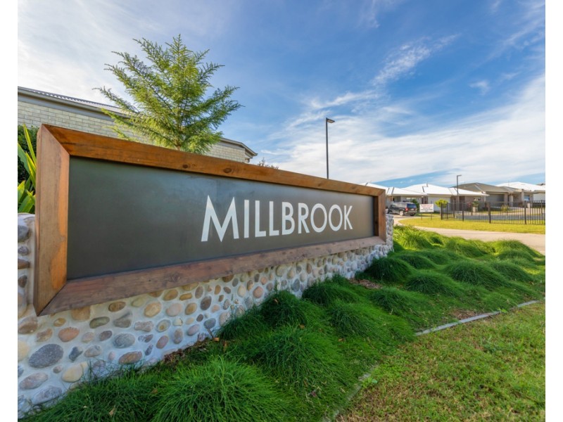 20 Crumpton Place, Beerwah QLD 4519