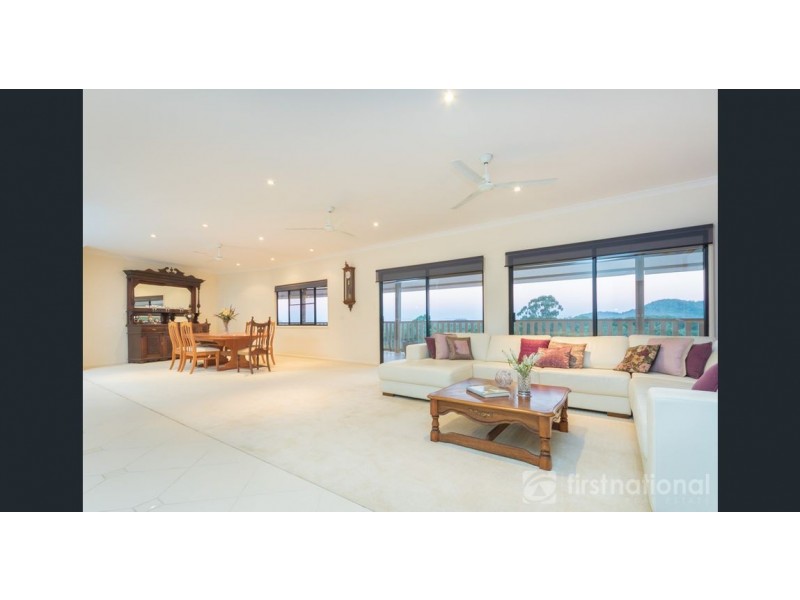7 Knowles Place, Glass House Mountains QLD 4518