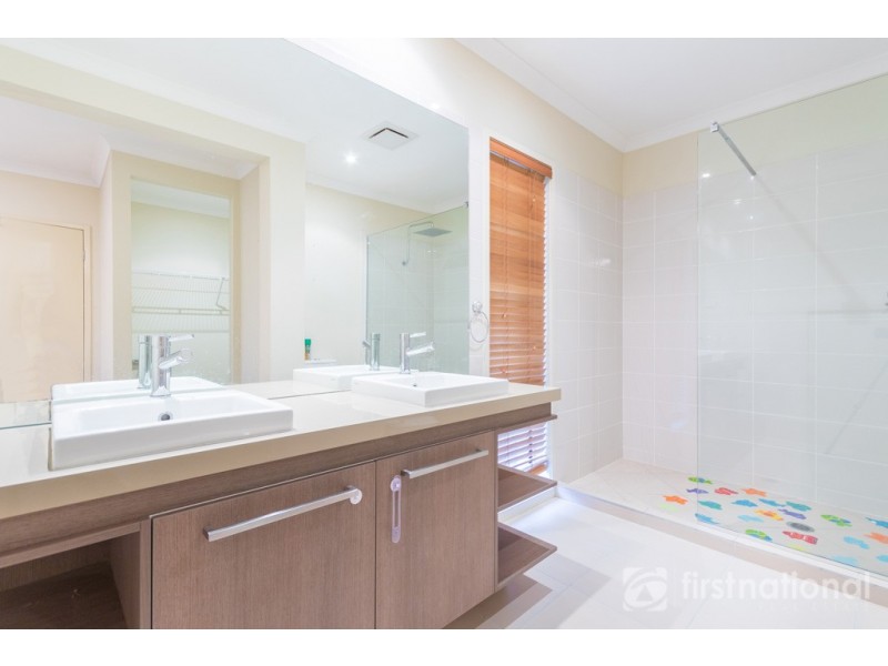 15 Sharyn Place, Glass House Mountains QLD 4518