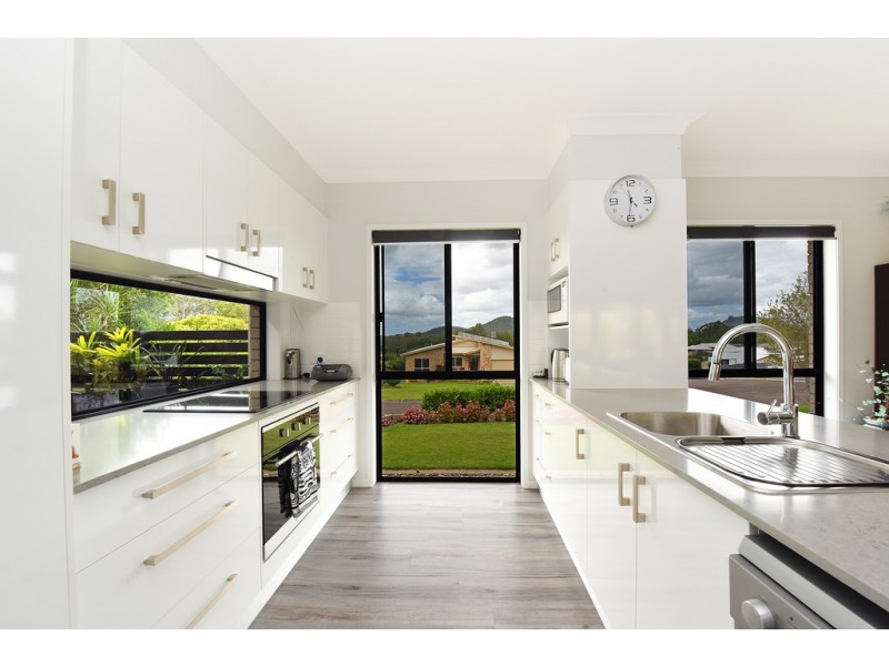 20 Gordon Place, Glass House Mountains QLD 4518