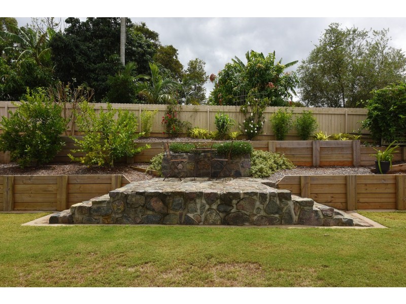 20 Gordon Place, Glass House Mountains QLD 4518