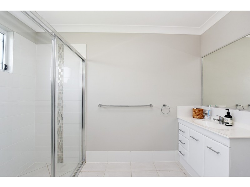 4a Sairs Street, Glass House Mountains QLD 4518