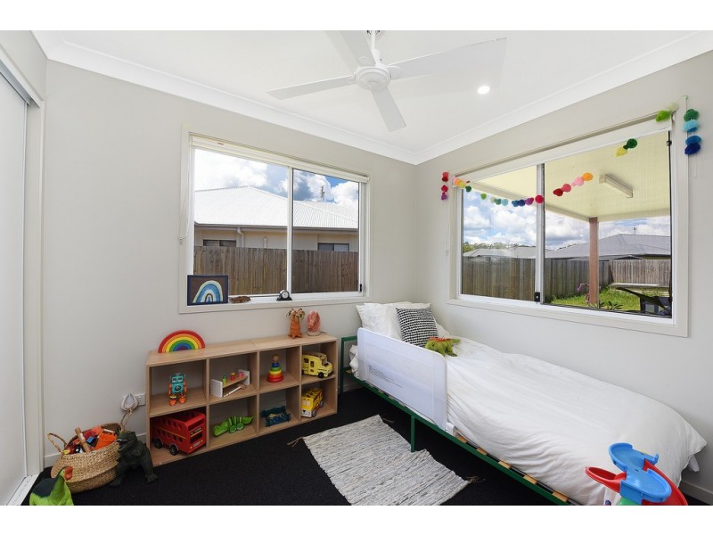 4a Sairs Street, Glass House Mountains QLD 4518