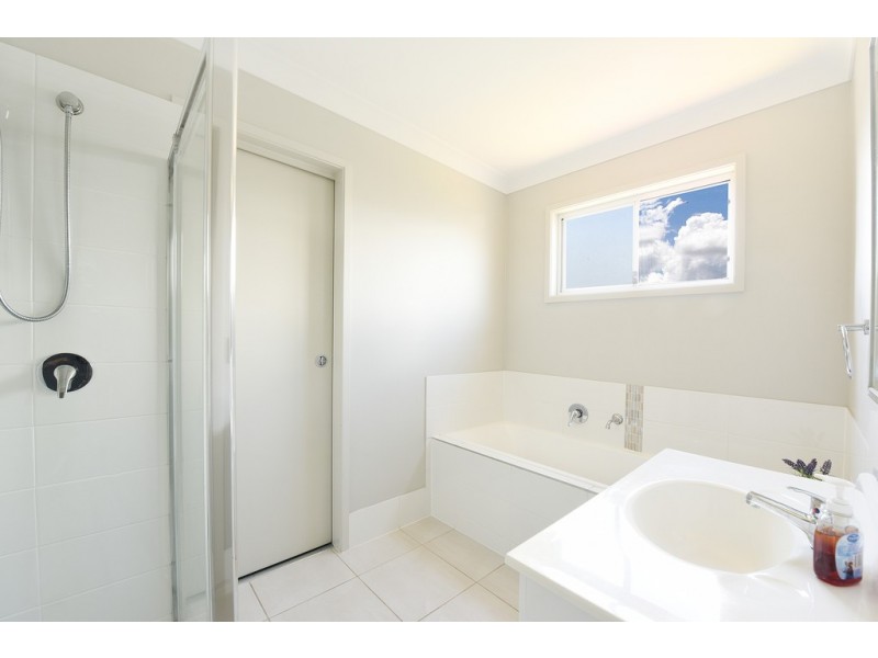 4a Sairs Street, Glass House Mountains QLD 4518