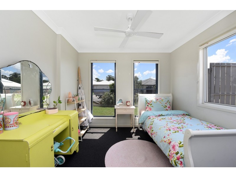4a Sairs Street, Glass House Mountains QLD 4518