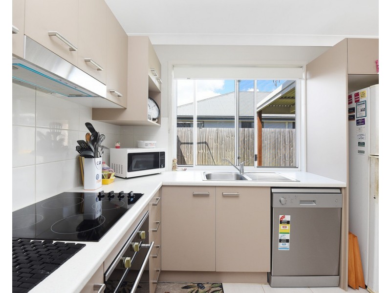 4b Sairs Street, Glass House Mountains QLD 4518