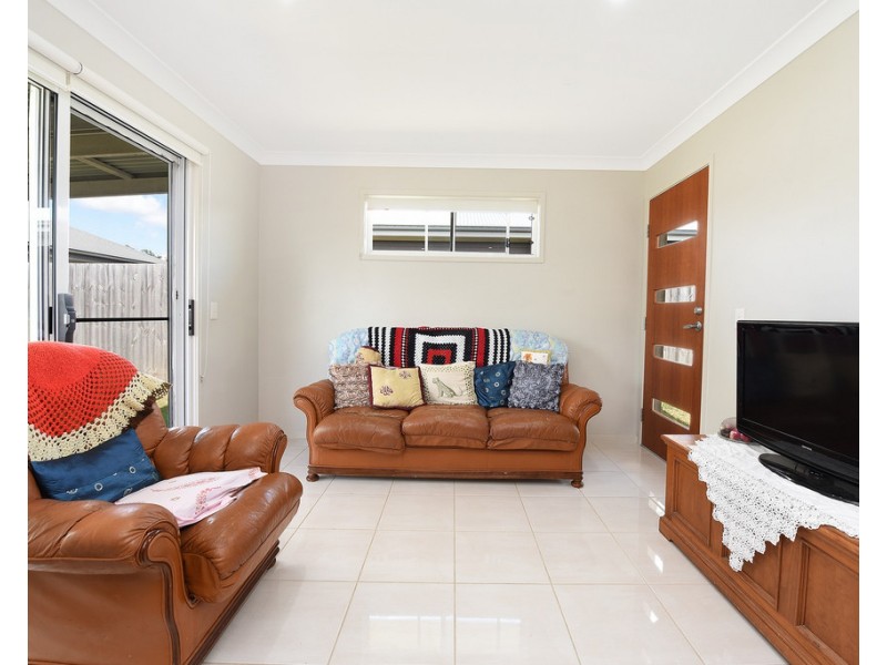 4b Sairs Street, Glass House Mountains QLD 4518