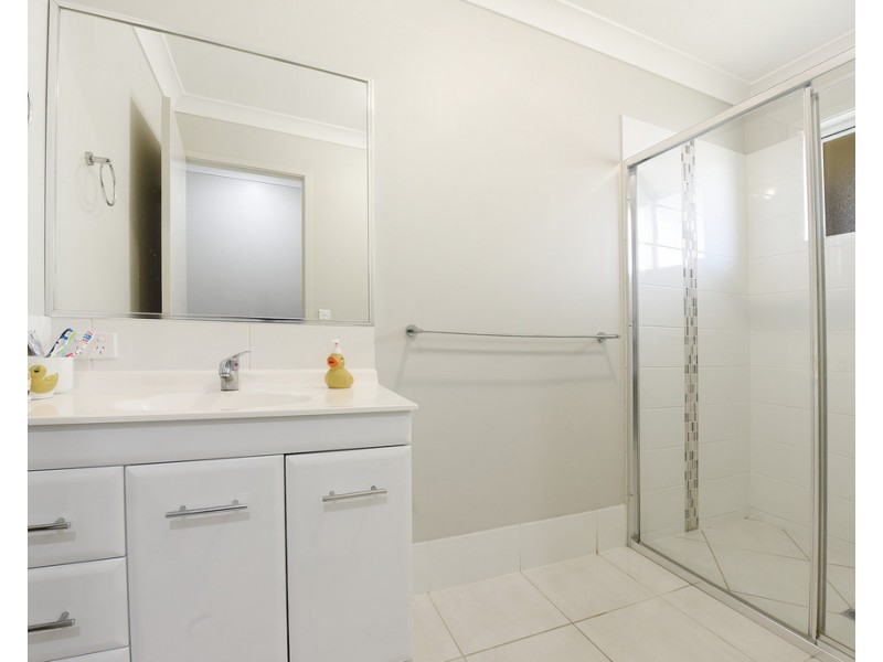 4b Sairs Street, Glass House Mountains QLD 4518