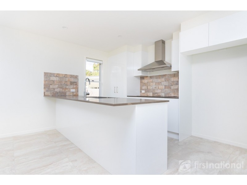 2/23 Railway Parade, Glass House Mountains QLD 4518