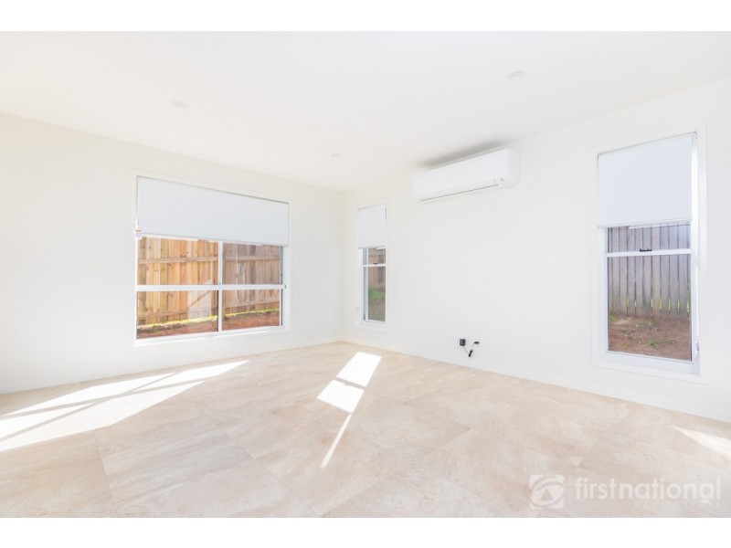 2/23 Railway Parade, Glass House Mountains QLD 4518