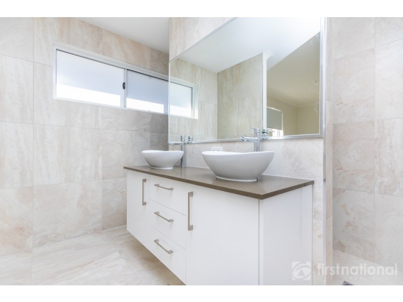 2/23 Railway Parade, Glass House Mountains QLD 4518