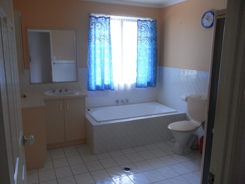 3 Einsleigh Ct, Beerwah QLD 4519