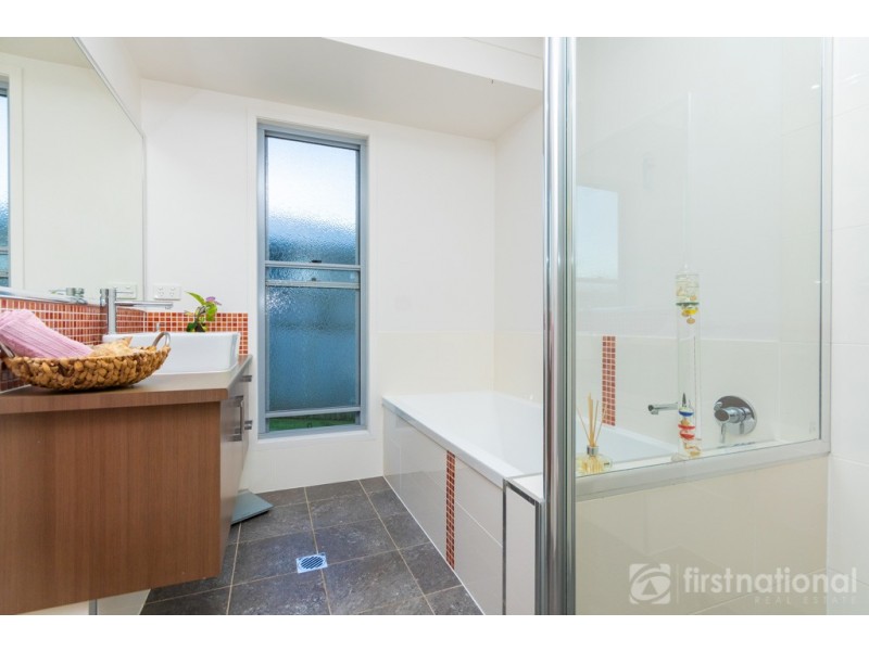 1 Dollarbird Place, Glass House Mountains QLD 4518