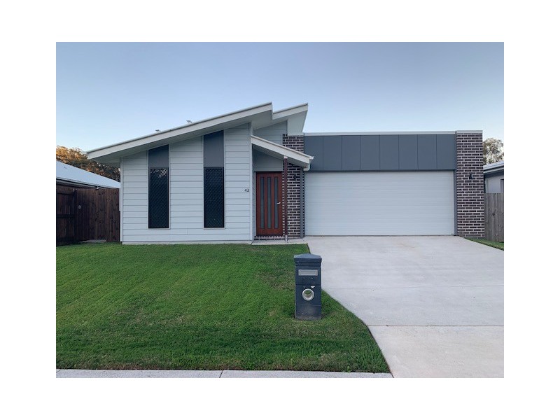 42 Palmerston Crescent, Beerwah QLD 4519